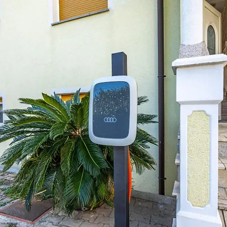 Paulo With Sea View Apartman