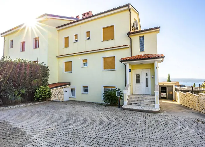 Paulo With Sea View Apartment Crikvenica